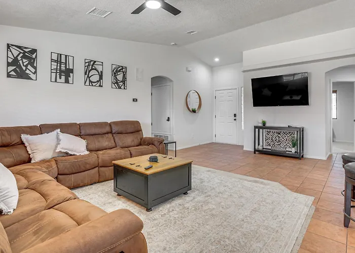 Near Golf Courses: Poolside Paradise In Yuma! Holiday home Fortuna