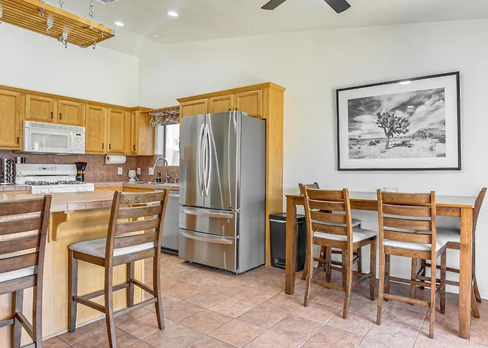 Near Golf Courses: Poolside Paradise In Yuma!