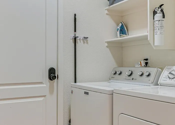 Near Golf Courses: Poolside Paradise In Yuma! *